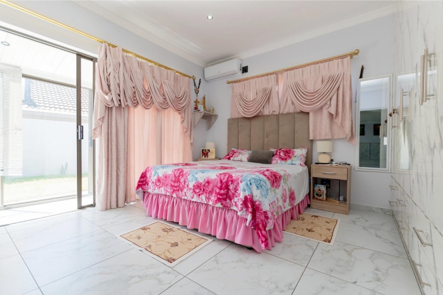 4 Bedroom Property for Sale in Country Club Western Cape